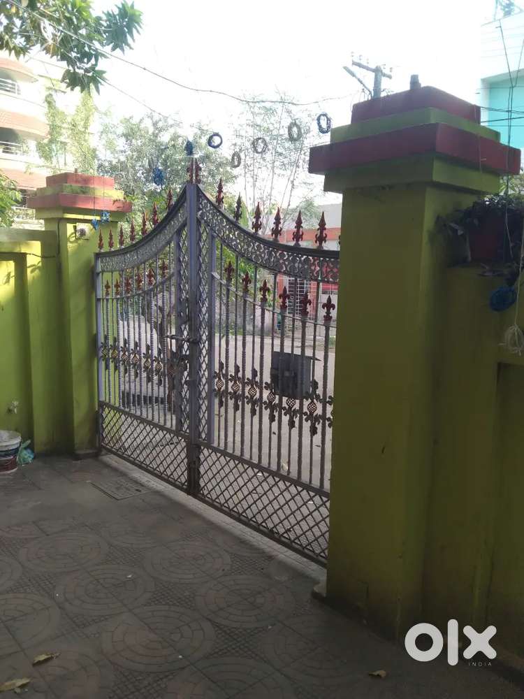 Need a 2 female roommates ..(one king size bed available)