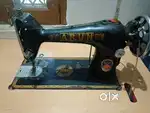 Sewing machine full shuttle
