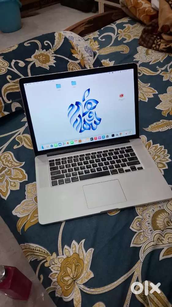 macbook pro i7 quad core 16gb ram 256gb ssd 15.6 inch
