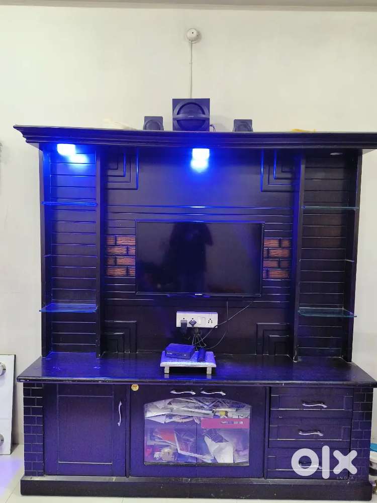 “The Modern View Wall”

“Elegant Living Showcase”