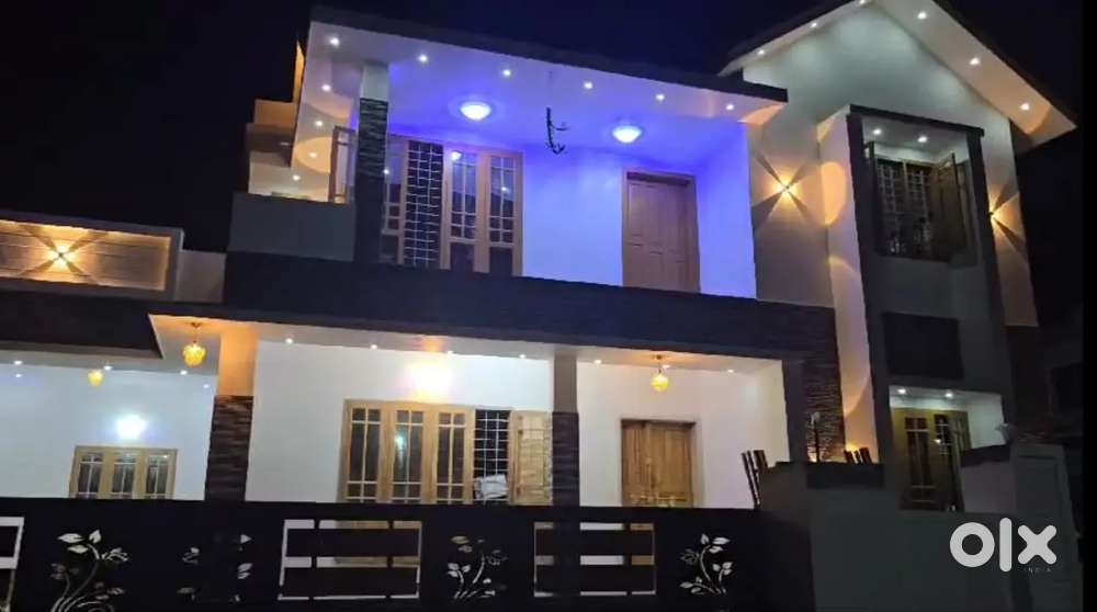 4 bed House for sale in Changanassery Kurishmummoodu