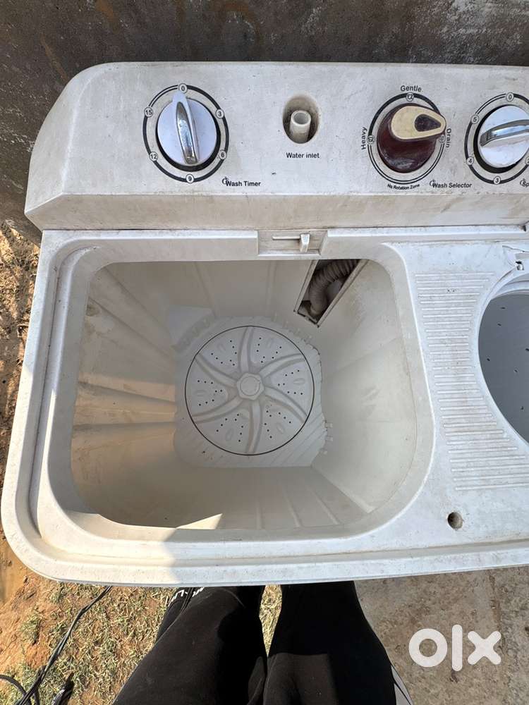 Semi automatic washing machine