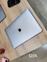 Apple Macbook Pro i7/16gb Ram 512gb SSD 5.5gb Graphics Touchbar 15inch