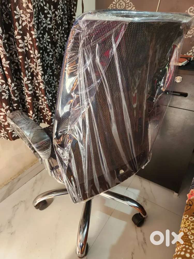 Godrej ब्लैक ऑफिस चेयर – हाइड्रोलिक व टिल्ट फीचर