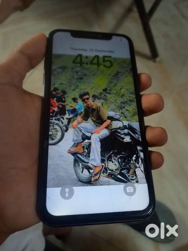 Iphone 11 64gb storage battery Health 73