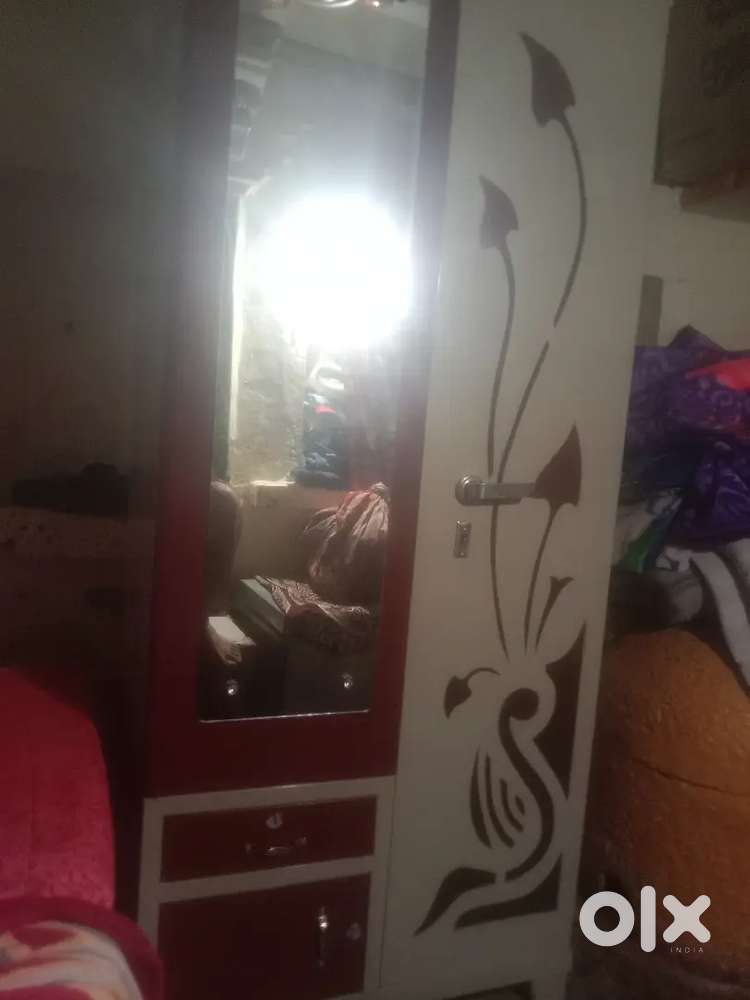 Almari sell bcz payment ki urjent jrurat h