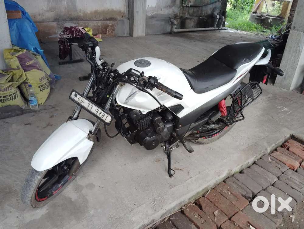 Hero karizma R sports