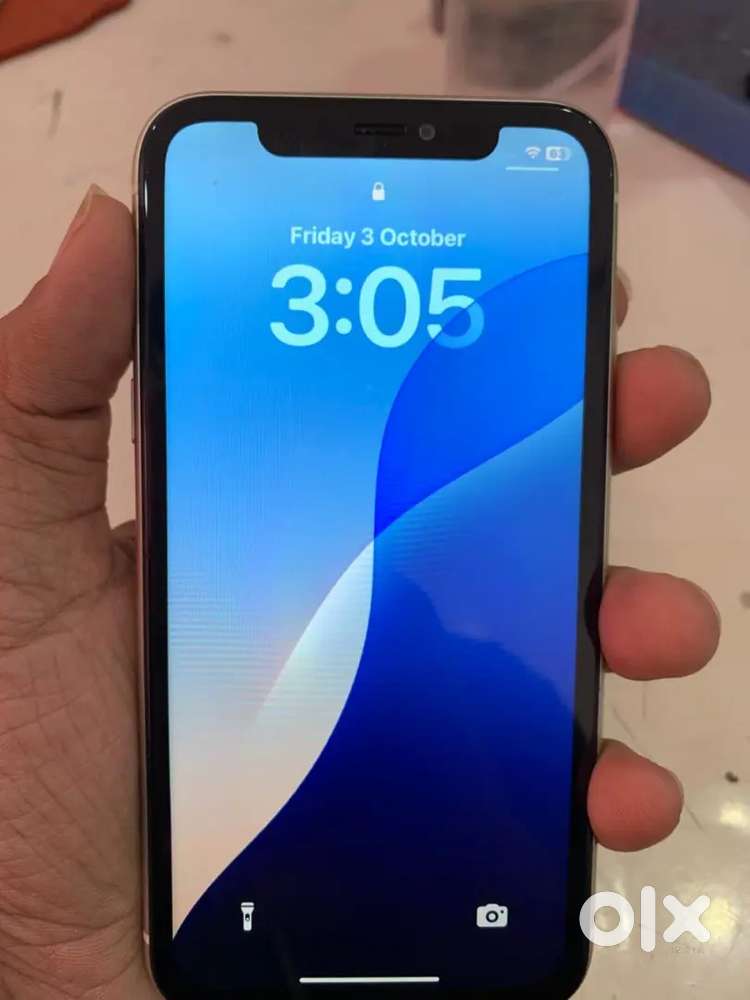 I Phone 11 = 128 gb