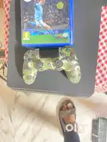 Ps 4 with 2 discs and 1 controller