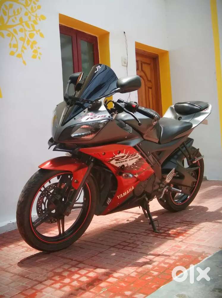 Yamaha R15 V2