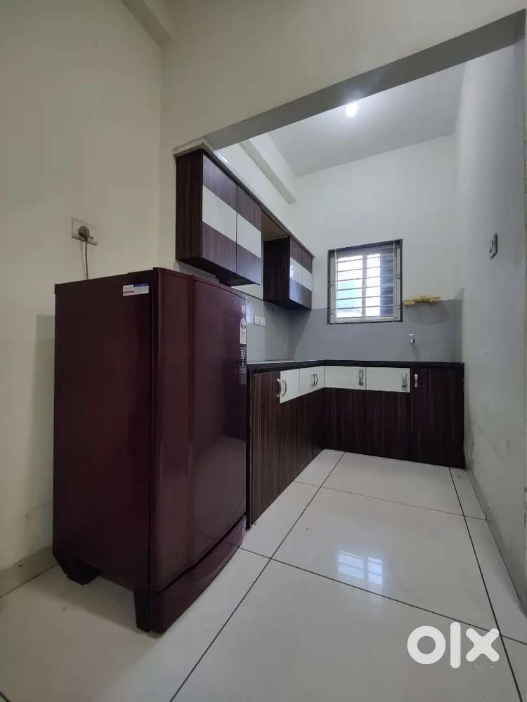 Independent 1bhk fully furnished flat for rent near Bombay hospital