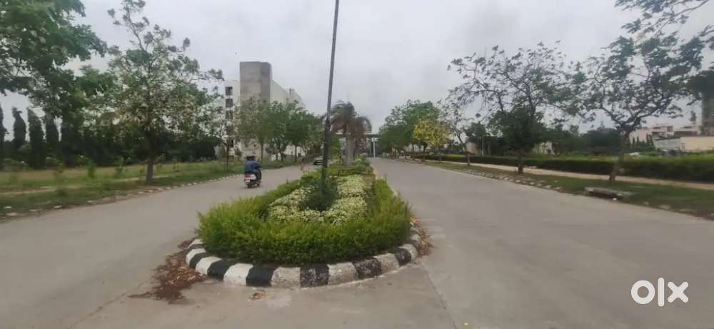 Plot Available in Sec 124 (Prizma City)