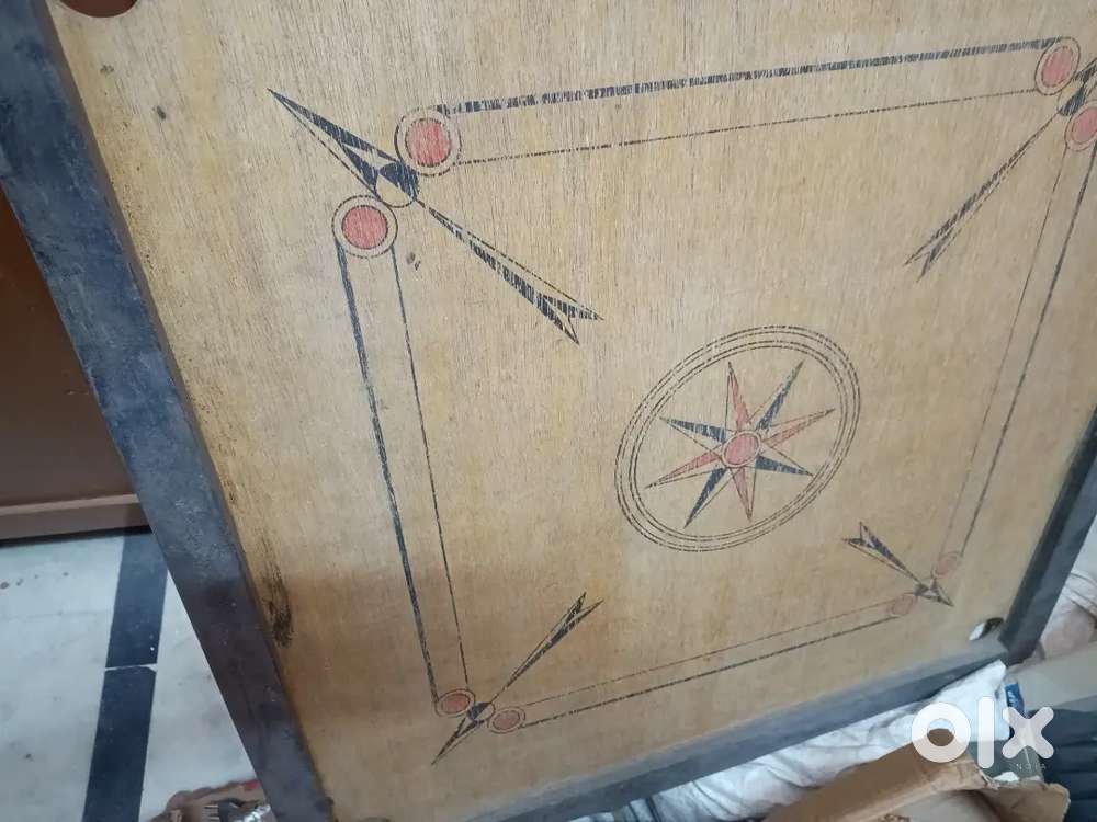 Carrom board