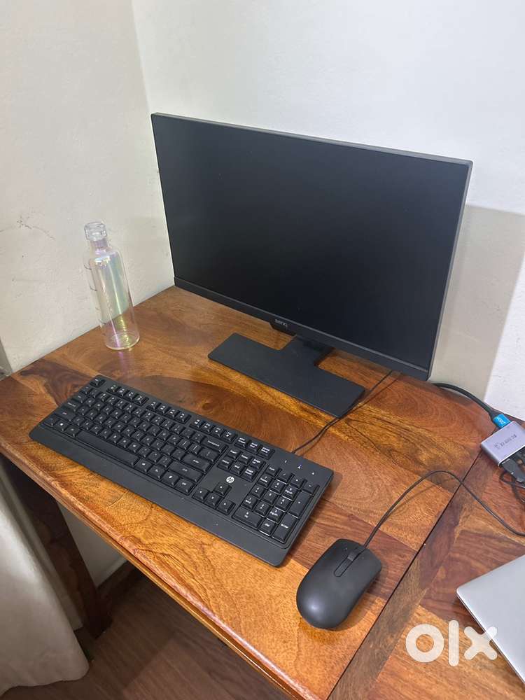 Desktop Ben Q with Keyboard and hp mouse