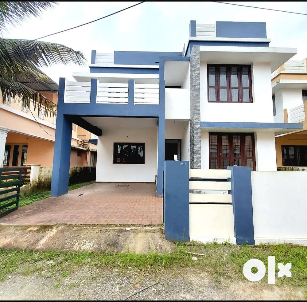 Ready to move 4 bed rooms 2300 sqft gated community villa in aluva