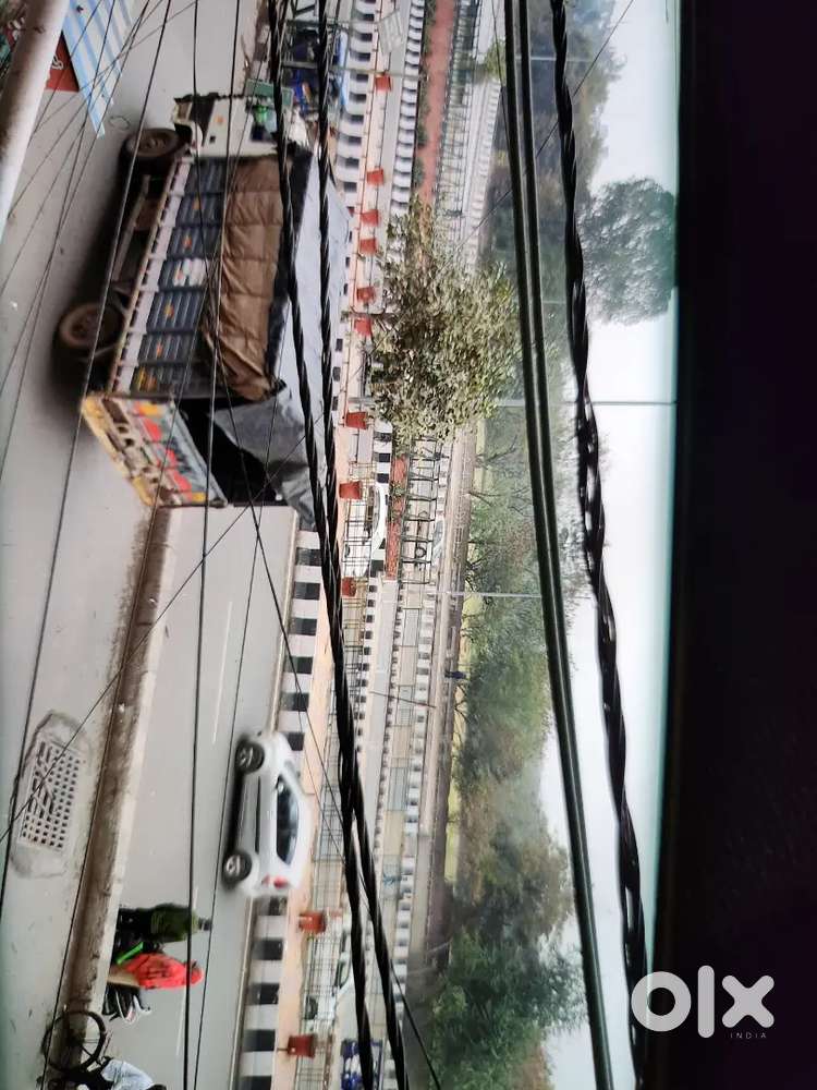 Office space available near botanical metro amd sector 37 bus stand