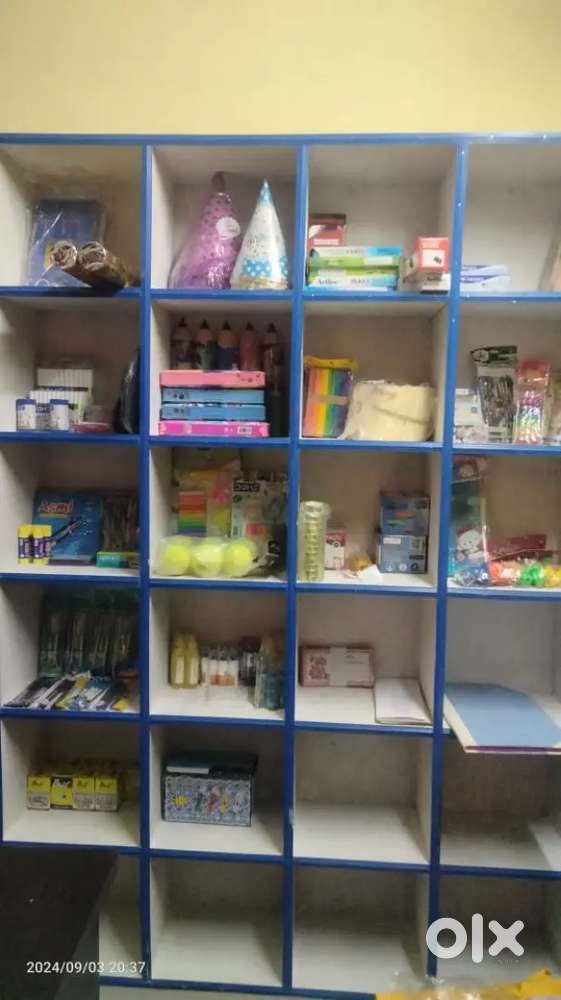 SHOWCASE SET & RACKS FOR SALE