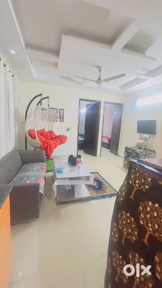 Girls and couples allowed