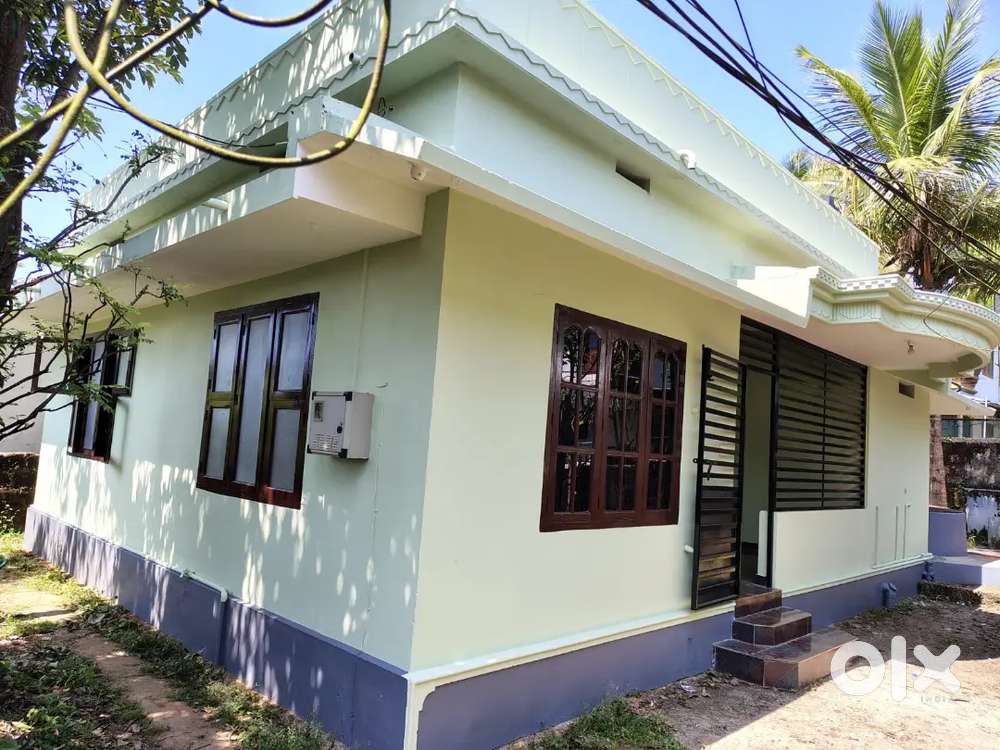 2 BHK HOUSE FOR RENT AT KAKKAD