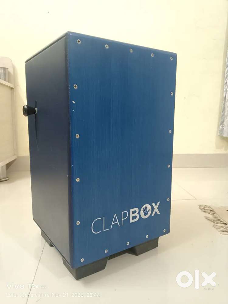 Clapbox CB40  adjustable snare cajon ( colour- Blue brich wood )
