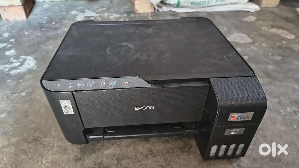 2 EPSON COLOUR PRINTER FOR URGENT SALE K LIYE READY H PRINTER KHARAB H