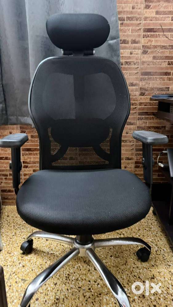 Computer table and Erhonomic chair