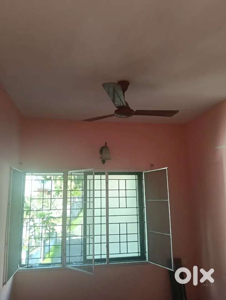 I AM BROKER)NEAR KARNATAKA AYURVEDIC COLLEGE BACHELOR&FAMILY 2BHK HOUS