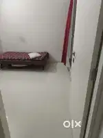 1 room in 3bhk flat available for rent