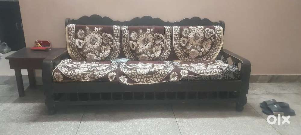 I am selling my sofa of seesham wood