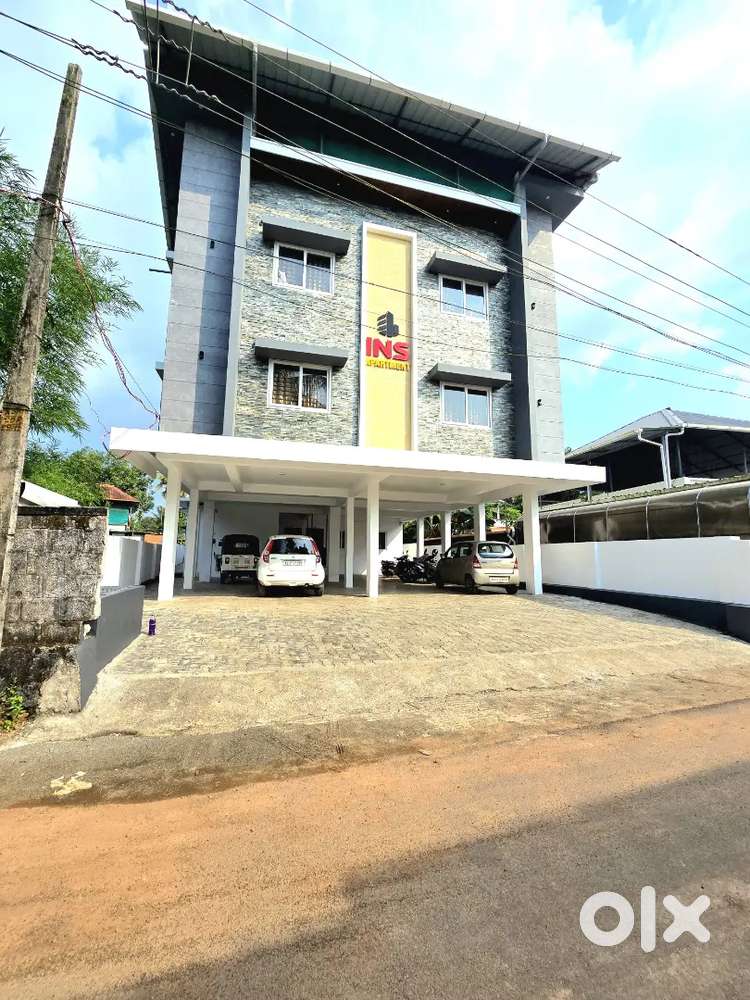 10 CENT 8500 SQFT COMMERCIAL BUILDING IN ERNAKULAM NEAR KALAMASSERY
