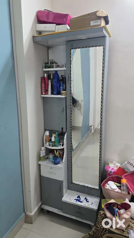 DRESSING TABLE