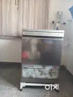 Dish washer