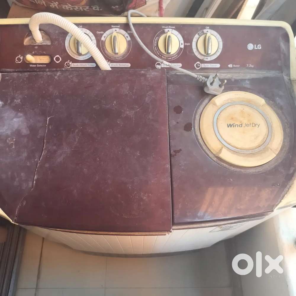 L G semi automatic washing machine