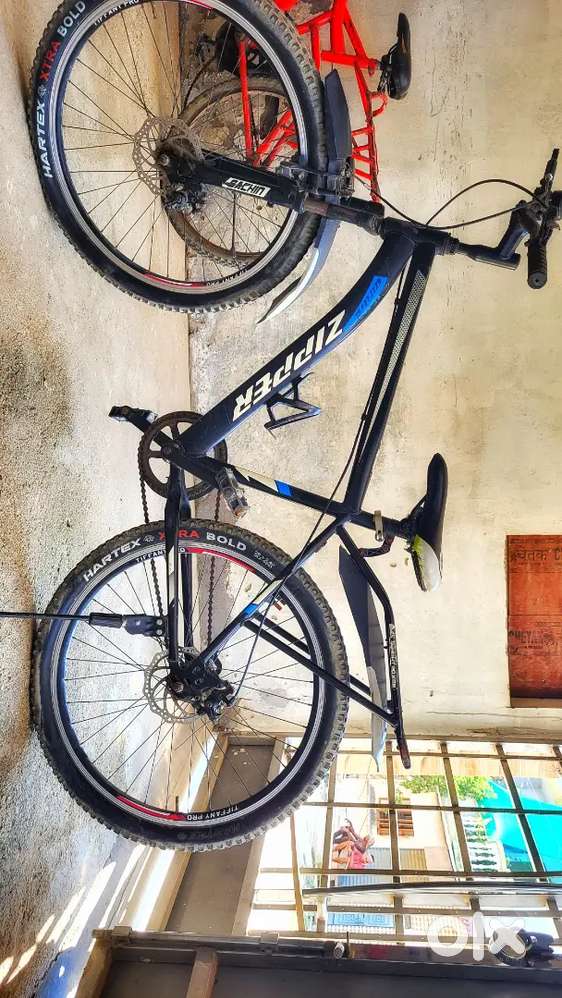 Cycle in excellent condition with minimal usage, with bill