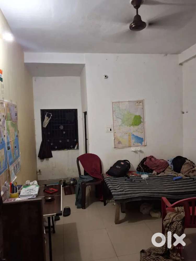 1RK Room near Burlington / Hussain Ganj, For Student & workers