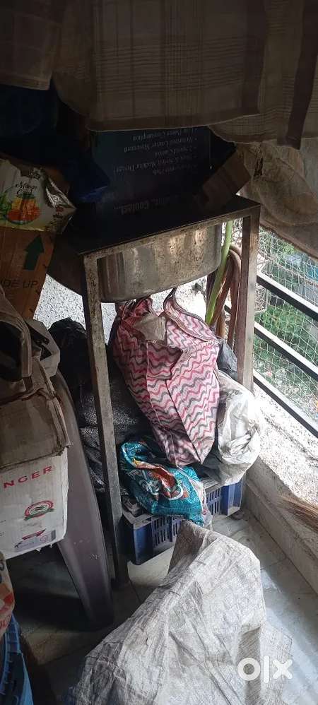 Commercial kitchen sink