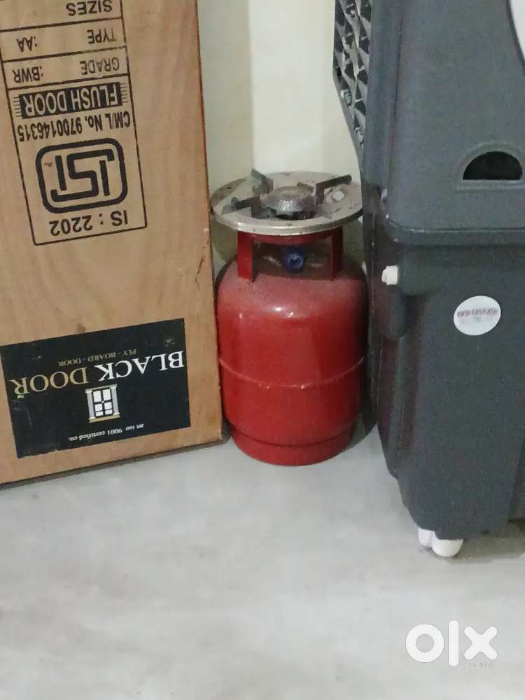 Lpg cylinder and burner