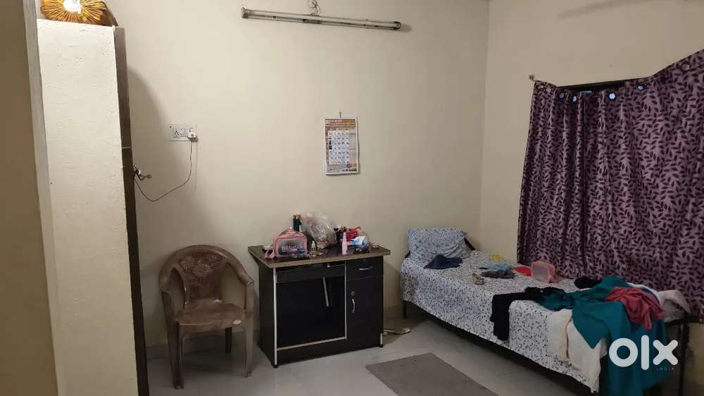 Need 1 female flatmates Hall Space is available