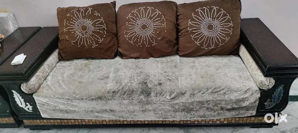 Sofa 7 seater with center table