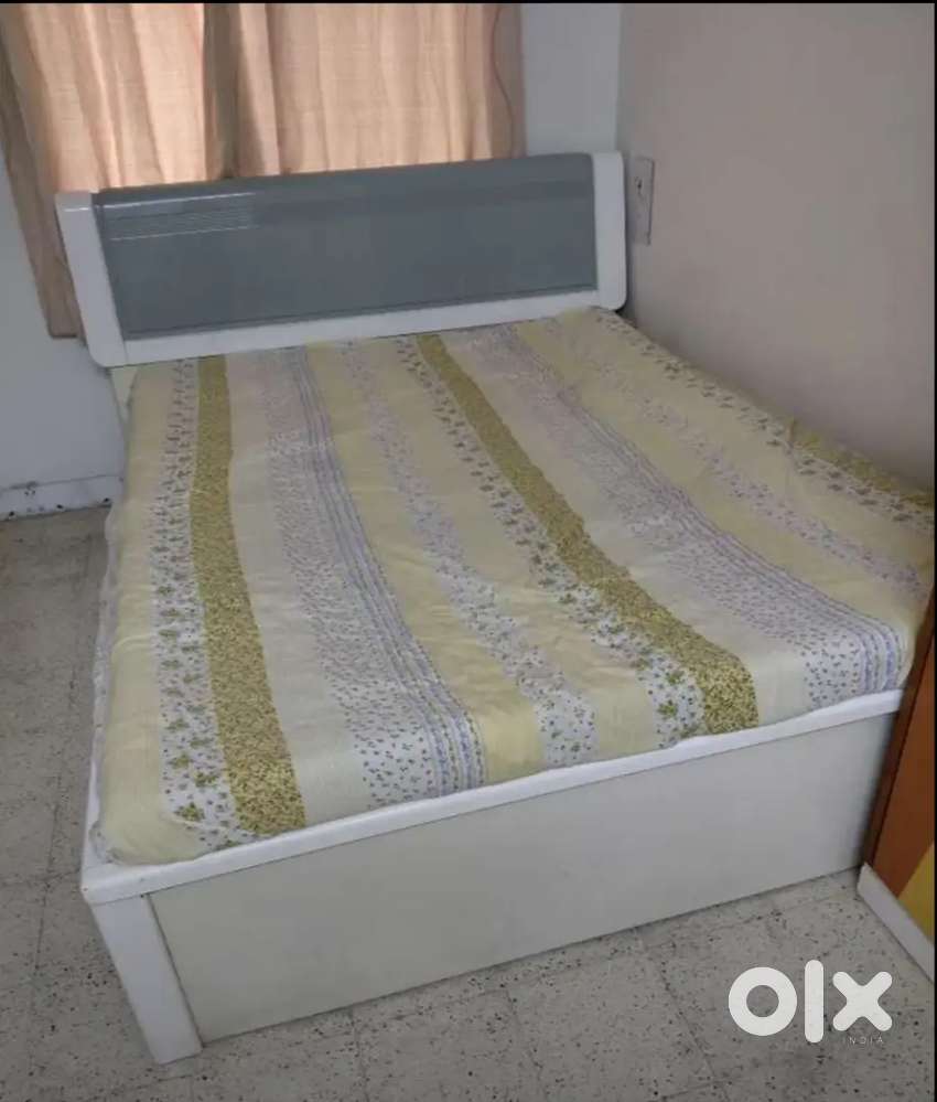 Bed 5×6 and wardrobe full size