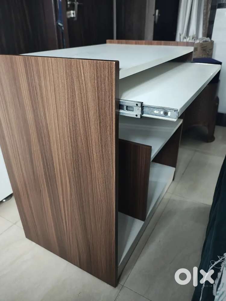 Brand new computer table