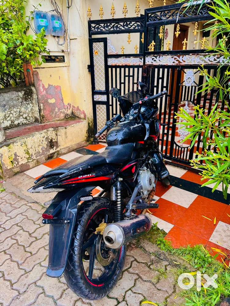 Pulsar 220