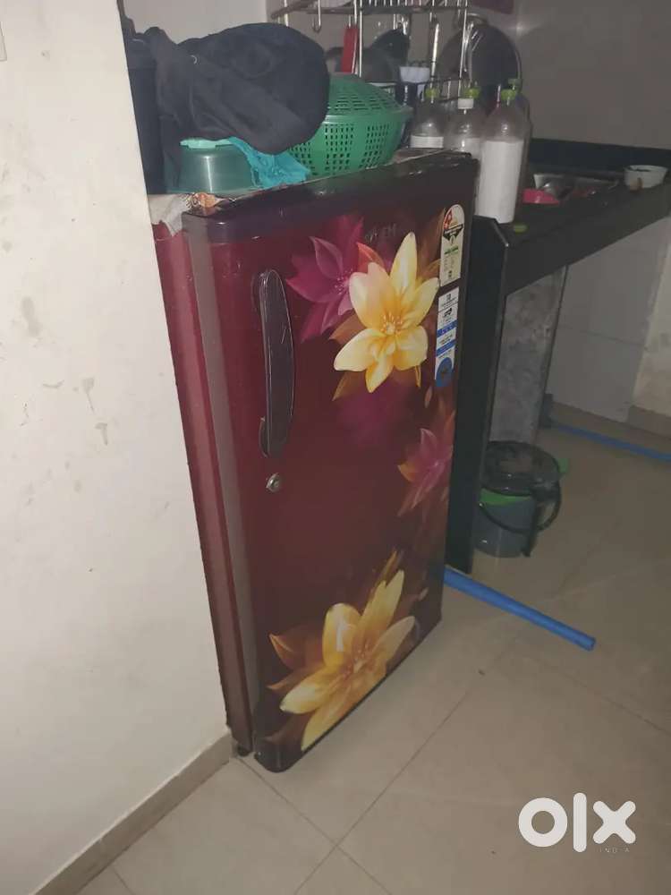 Fridge washing machine bed double singar Dan dining table chair bartan