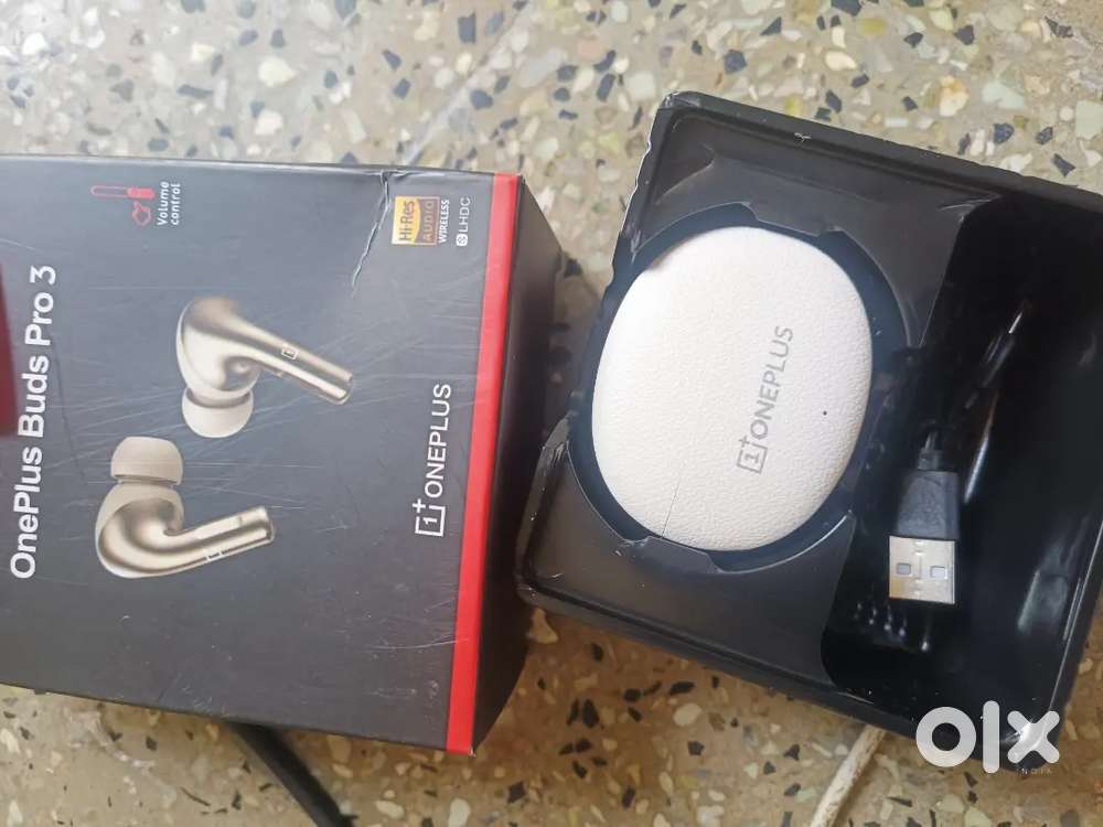 One plus buds pro 3 good condition with full box and battery good