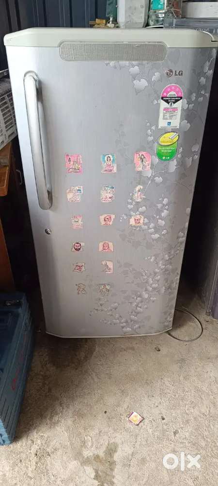 SINGLE DOOR FRIDGE & TOP LOAD WASHING MACHINE SELLING ALSO RENTED AV..