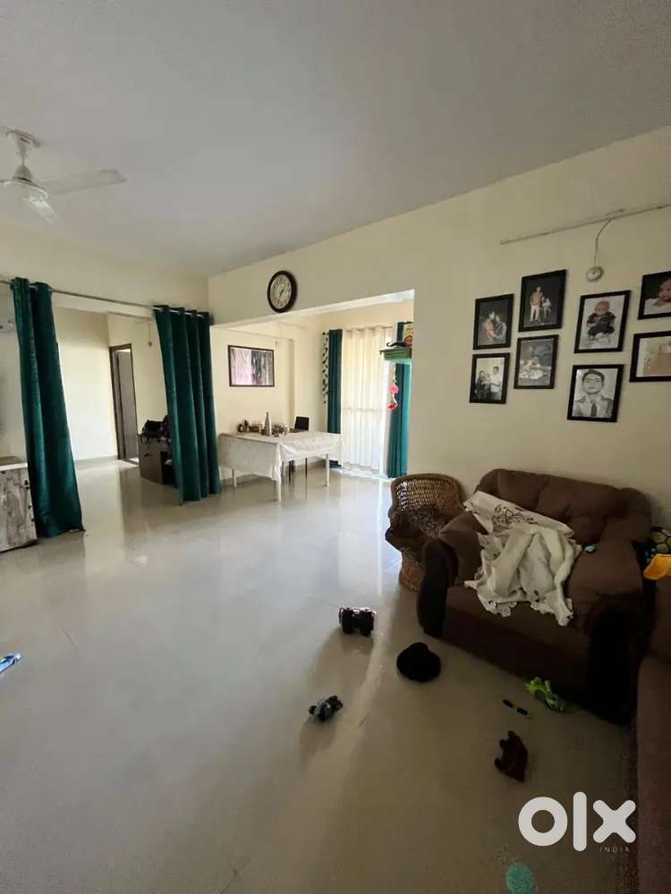 3bhk semi furnished flat covered campuse sechme 140