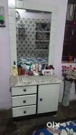 Excellent condition dressing table