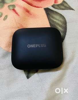 OnePlus Buds Pro Bluetooth With mint condition with charging cable