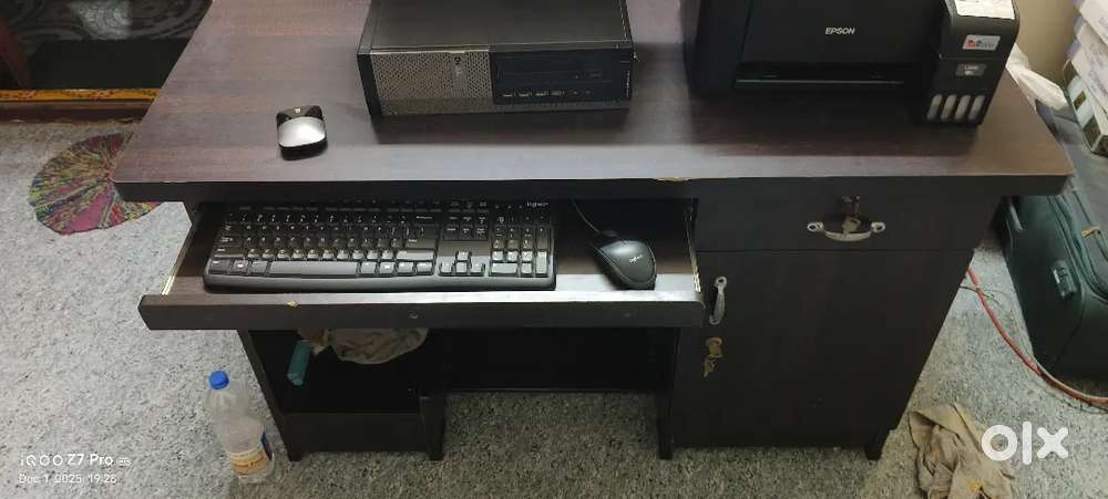 Computer System table and chair