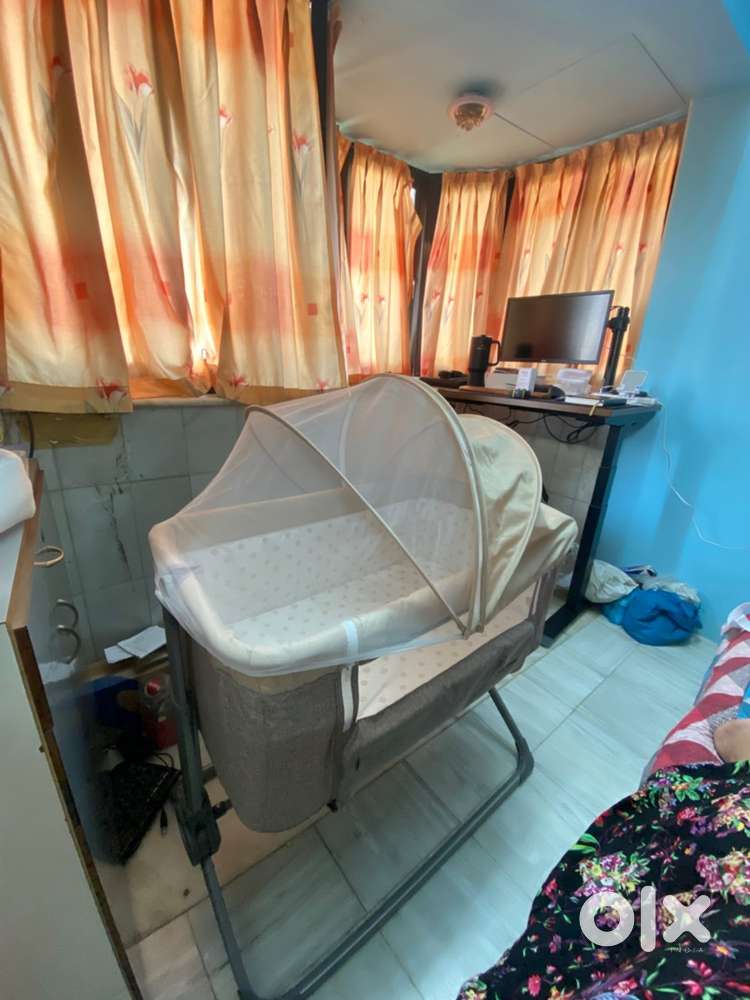 R for Rabbit baby cot